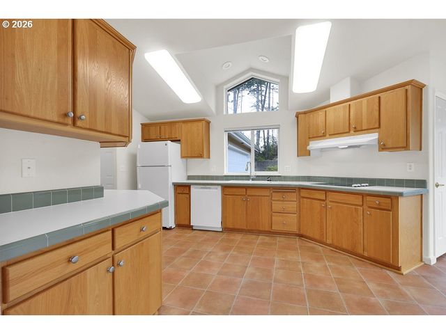 301 MANZANITA Dr, Florence, OR 97439