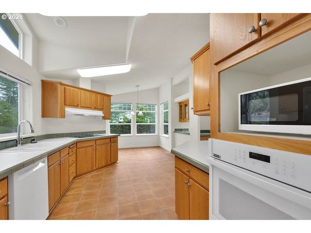 301 MANZANITA Dr, Florence, OR 97439