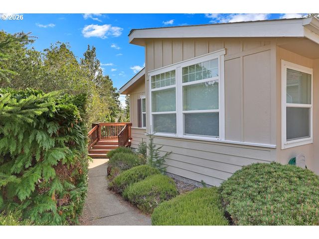 301 MANZANITA Dr, Florence, OR 97439