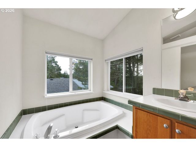 301 MANZANITA Dr, Florence, OR 97439