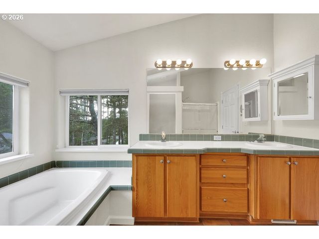 301 MANZANITA Dr, Florence, OR 97439