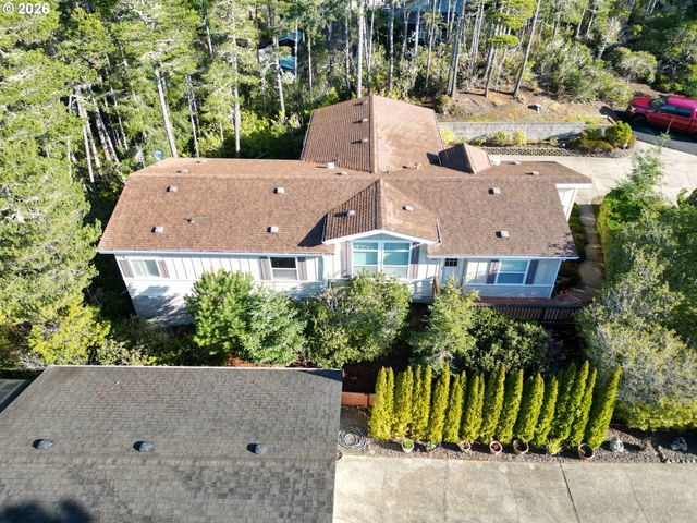 301 MANZANITA Dr, Florence, OR 97439