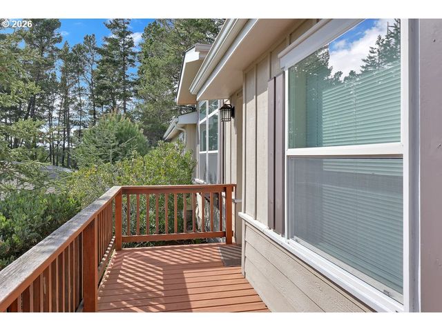 301 MANZANITA Dr, Florence, OR 97439