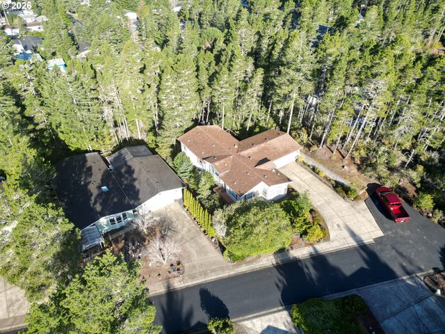 301 MANZANITA Dr, Florence, OR 97439