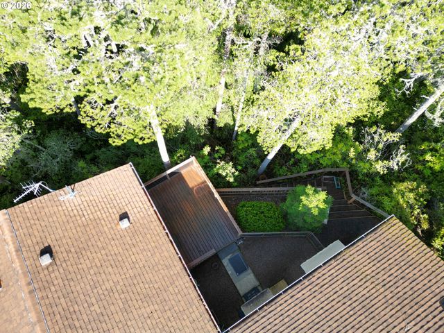 301 MANZANITA Dr, Florence, OR 97439