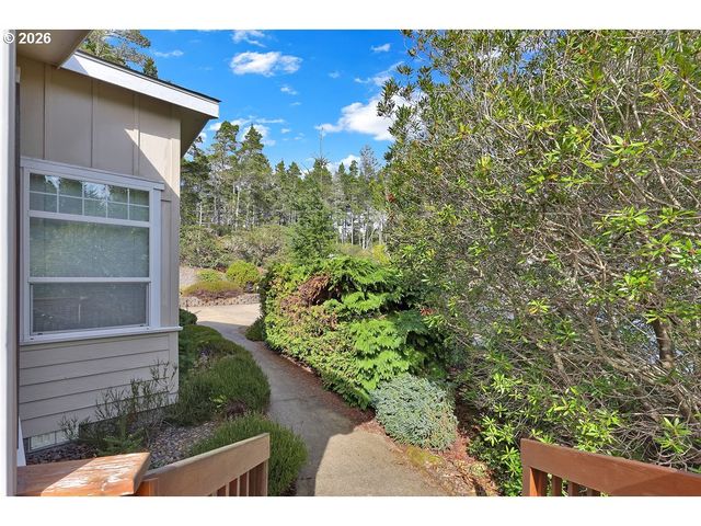 301 MANZANITA Dr, Florence, OR 97439