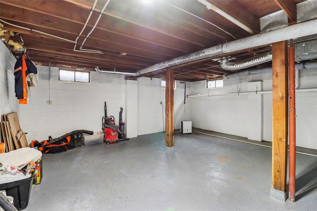 6455 NE 5th Avenue, Pleasant Hill, IA 50327