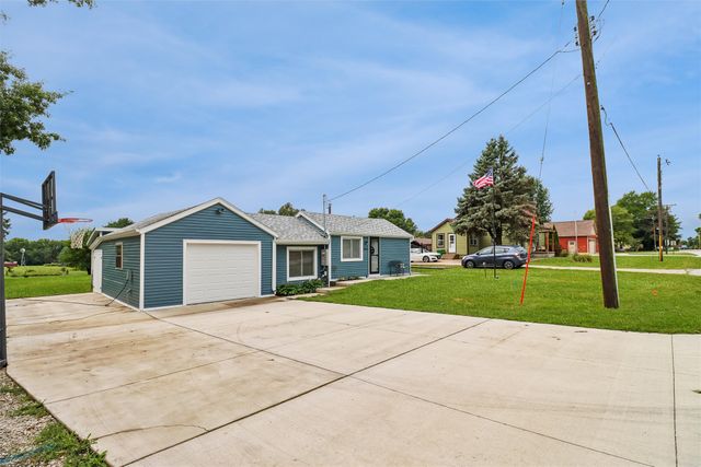 6455 NE 5th Avenue, Pleasant Hill, IA 50327