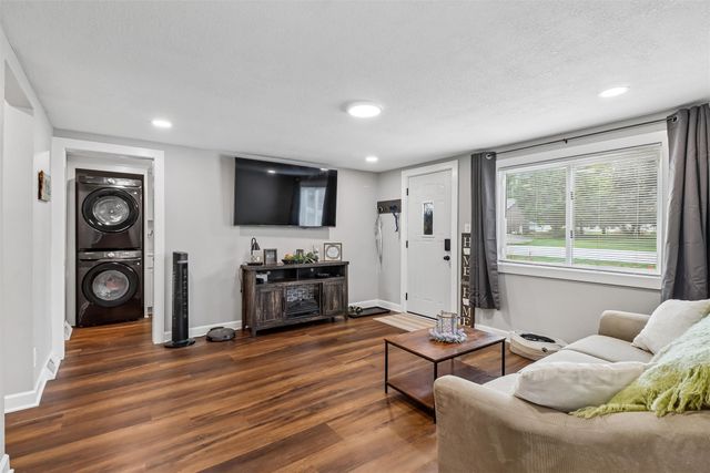 6455 NE 5th Avenue, Pleasant Hill, IA 50327