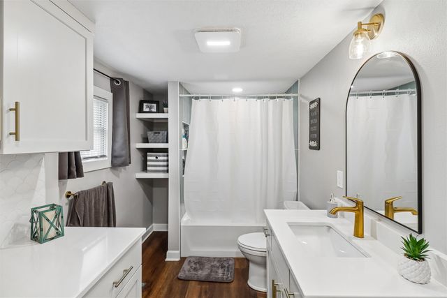 6455 NE 5th Avenue, Pleasant Hill, IA 50327
