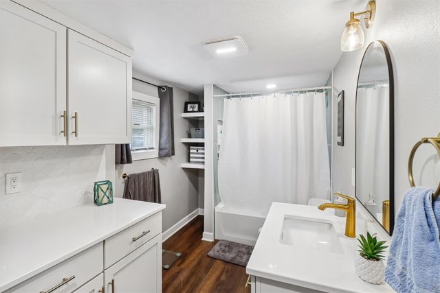 6455 NE 5th Avenue, Pleasant Hill, IA 50327
