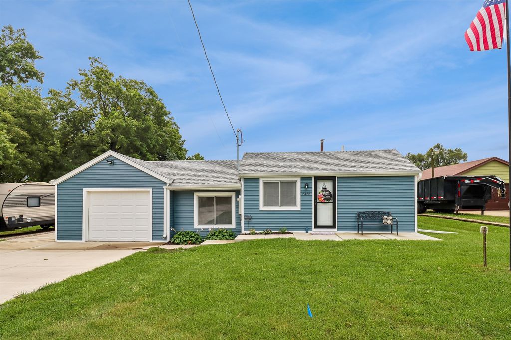 6455 NE 5th Avenue, Pleasant Hill, IA 50327