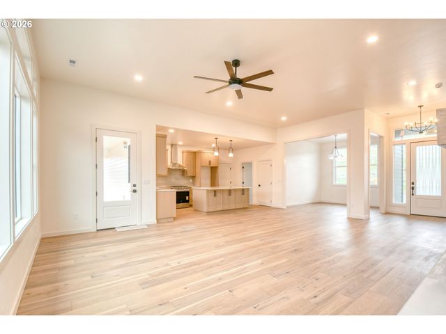 904 Sw 43rd St, Pendleton, OR 97801