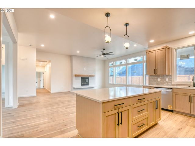 904 Sw 43rd St, Pendleton, OR 97801