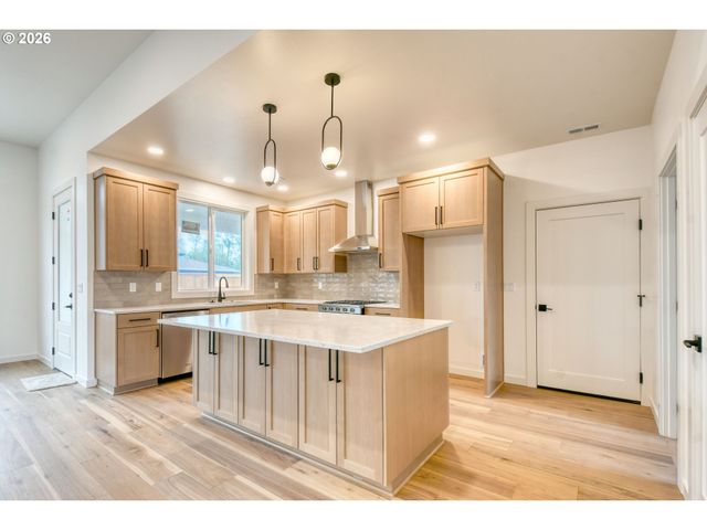 904 Sw 43rd St, Pendleton, OR 97801