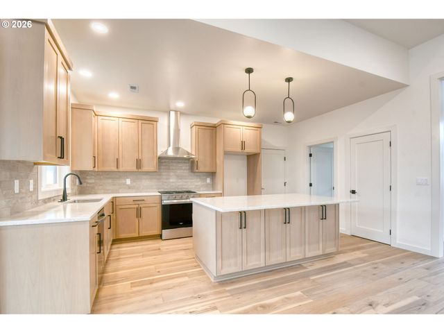 904 Sw 43rd St, Pendleton, OR 97801