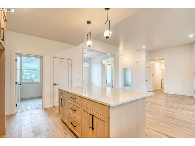 904 Sw 43rd St, Pendleton, OR 97801