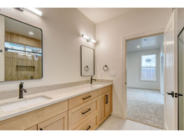 904 Sw 43rd St, Pendleton, OR 97801