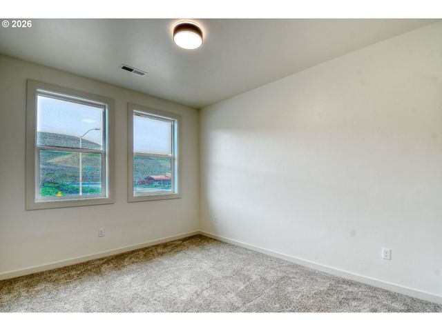904 Sw 43rd St, Pendleton, OR 97801