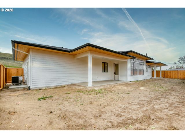 904 Sw 43rd St, Pendleton, OR 97801