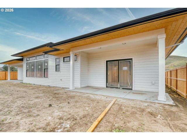 904 Sw 43rd St, Pendleton, OR 97801