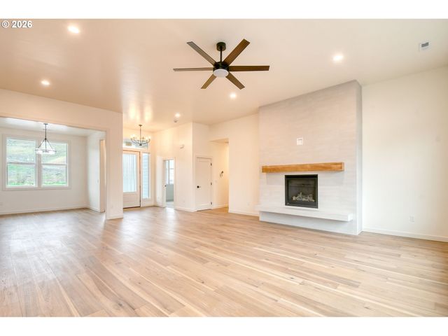 904 Sw 43rd St, Pendleton, OR 97801