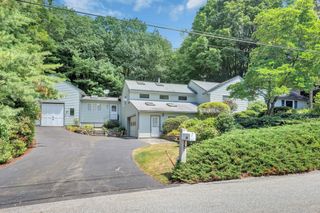 24 Dunelm Rd, Bedford, MA 01730