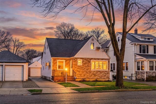 38 Hawthorne Avenue, Floral Park, NY 11001