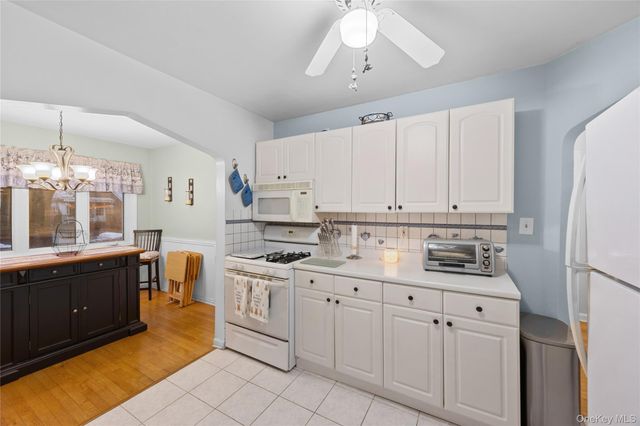 38 Hawthorne Avenue, Floral Park, NY 11001