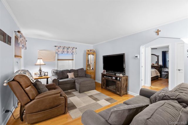 38 Hawthorne Avenue, Floral Park, NY 11001