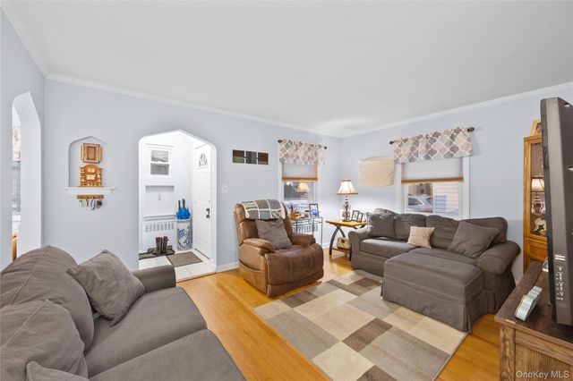 38 Hawthorne Avenue, Floral Park, NY 11001