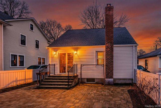 38 Hawthorne Avenue, Floral Park, NY 11001