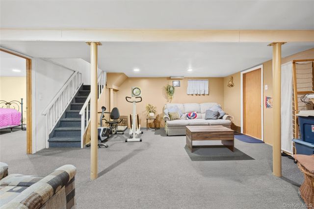 38 Hawthorne Avenue, Floral Park, NY 11001