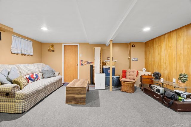 38 Hawthorne Avenue, Floral Park, NY 11001