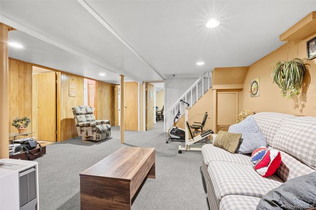 38 Hawthorne Avenue, Floral Park, NY 11001