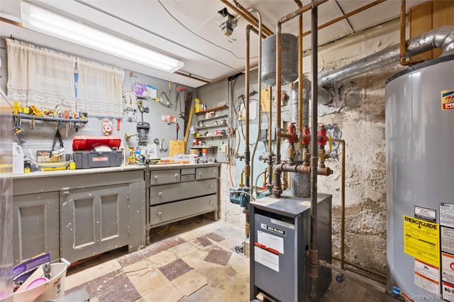 38 Hawthorne Avenue, Floral Park, NY 11001