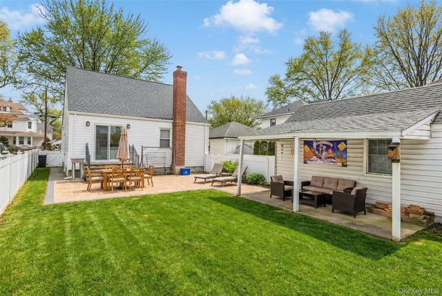 38 Hawthorne Avenue, Floral Park, NY 11001