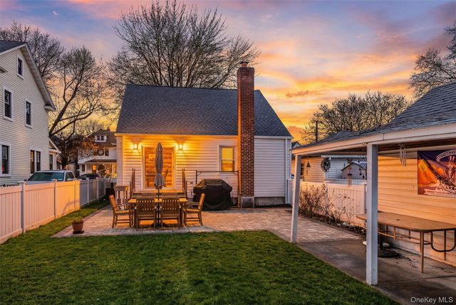 38 Hawthorne Avenue, Floral Park, NY 11001