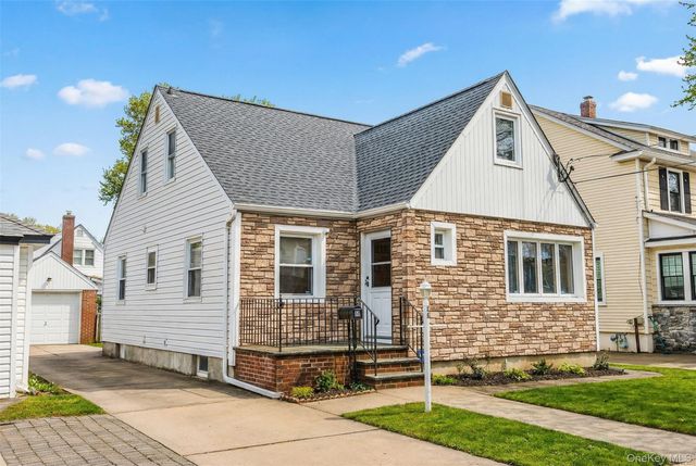 38 Hawthorne Avenue, Floral Park, NY 11001