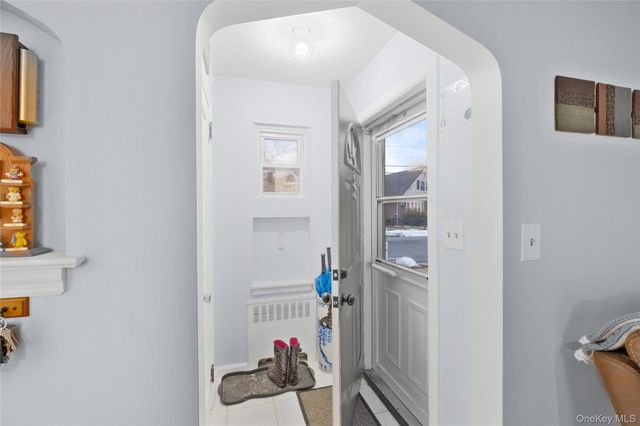 38 Hawthorne Avenue, Floral Park, NY 11001