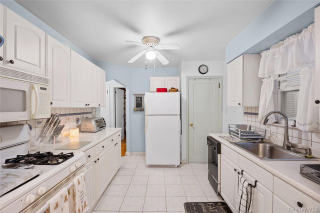 38 Hawthorne Avenue, Floral Park, NY 11001