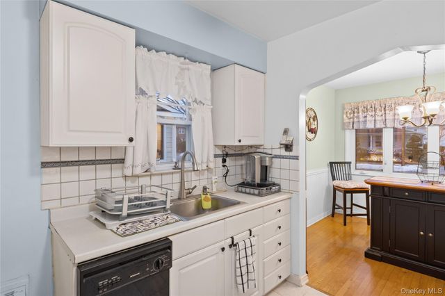 38 Hawthorne Avenue, Floral Park, NY 11001