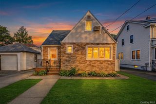 38 Hawthorne Avenue, Floral Park, NY 11001