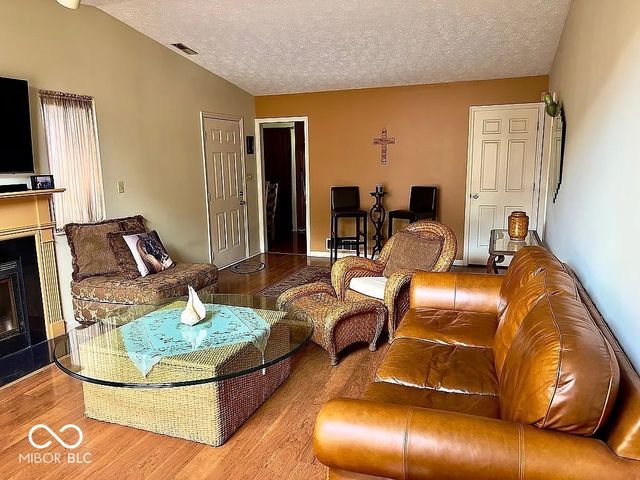 9222 Golden Oaks W, Indianapolis, IN 46260