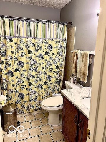 9222 Golden Oaks W, Indianapolis, IN 46260