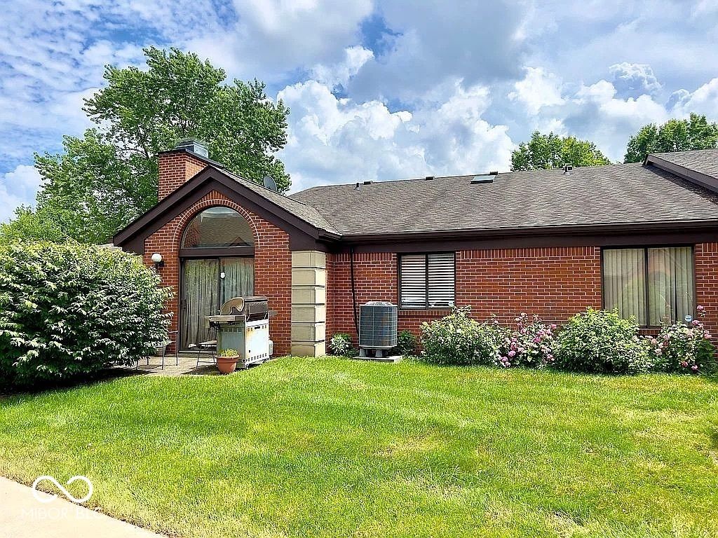 9222 Golden Oaks W, Indianapolis, IN 46260