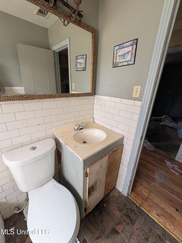 3654 Main Street, Jackson, MS 39213