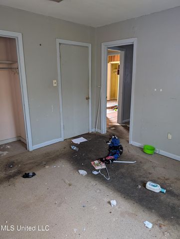 3654 Main Street, Jackson, MS 39213