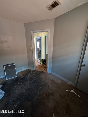 3654 Main Street, Jackson, MS 39213