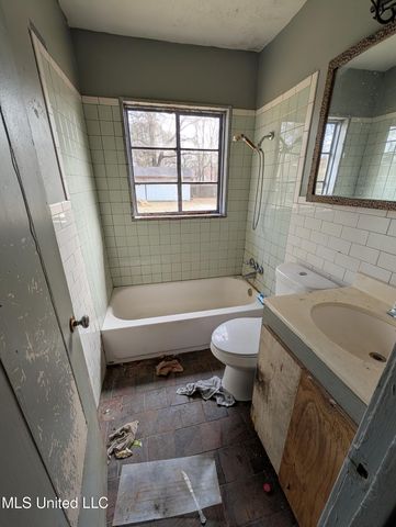 3654 Main Street, Jackson, MS 39213